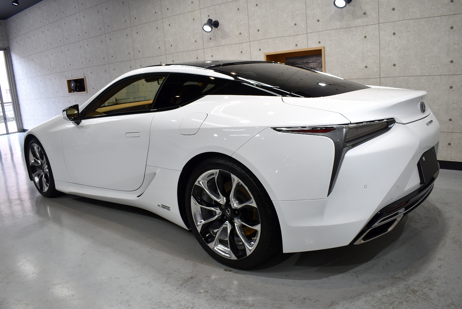 LC500h-25